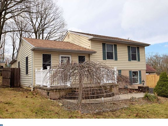 3rd image of 38 Russell Rd