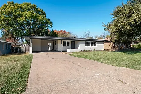 1411 W Shields Dr — Photo 2