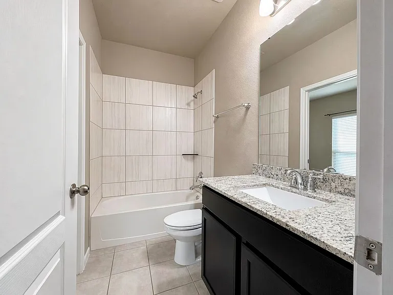 2210 Hayes St — Photo 7