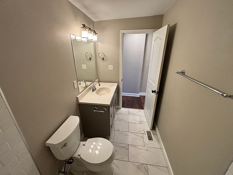 2253 Indiana Ave — Photo 41