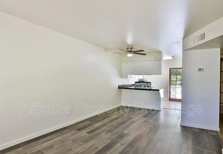 2323 S College Ave #5 — Photo 2