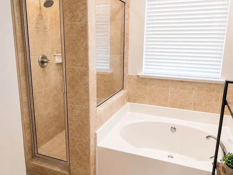 1077 Poplar St — Photo 11