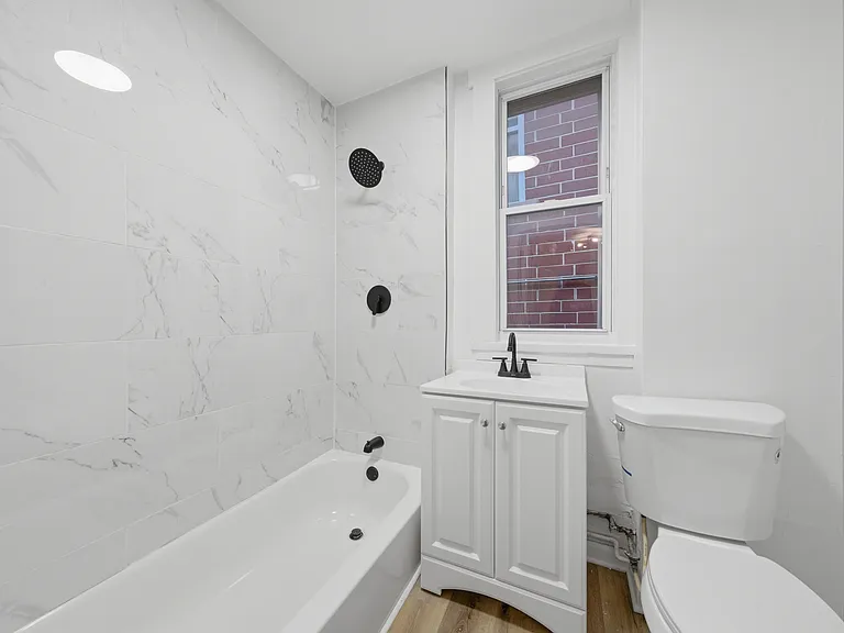 1415 N Maplewood Ave — Photo 2