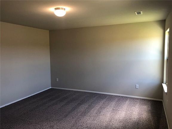 4th image of 1333 S Scissortail Ln