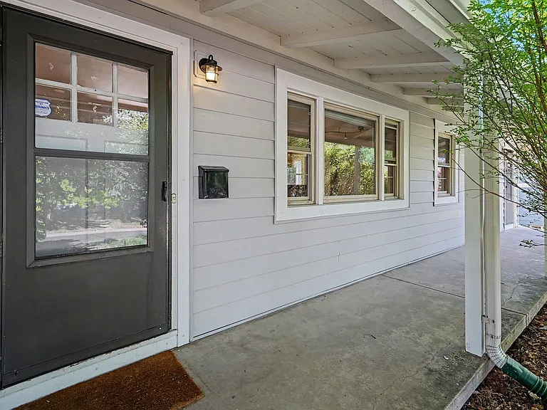 2760 S Kearney St — Photo 2