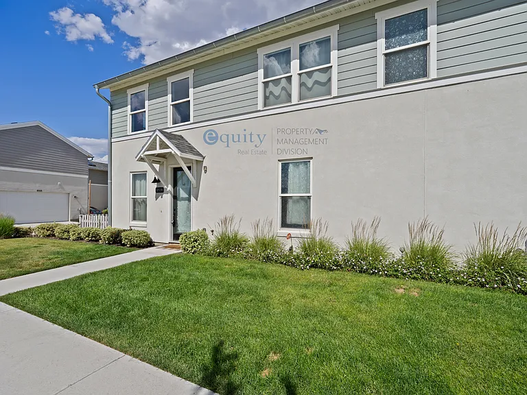 10539 S Liv Way — Photo 3