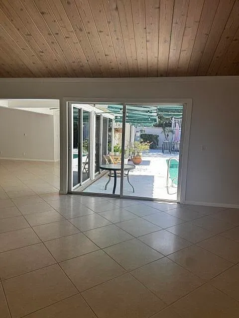 4 bed, 3.5 bath, 2000 sqft, $7,500 — Photo 2