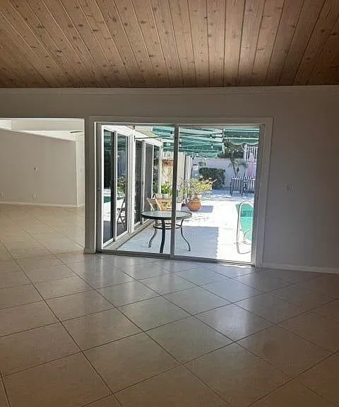 112 E Coral Fish Ln — Photo 2