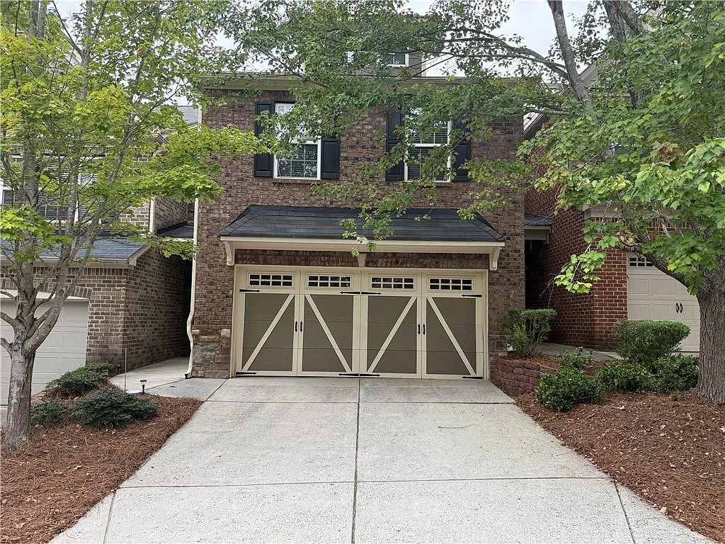 3 bed, 2.5 bath, 2274 sqft, $2,600 — Photo 1