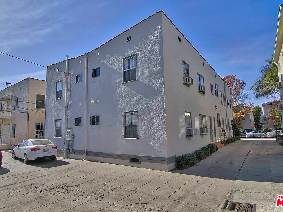 Building Photo 3
