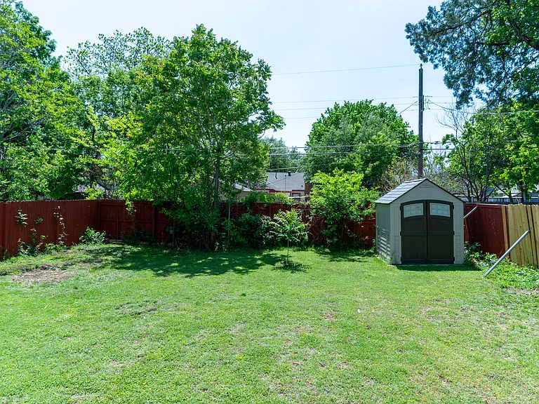 2746 Kingston St — Photo 26