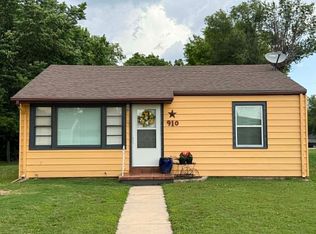 910 E 4th St, Kinsley, KS 67547