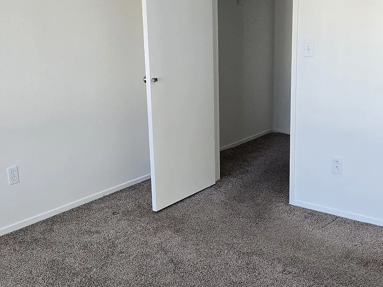 Franklin Luxury Apartments — Photo 33