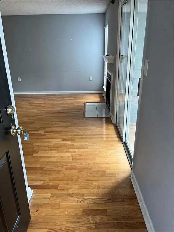 2 bed, 2.0 bath, 1032 sqft, $1,750 — Photo 2