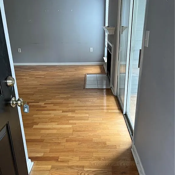 612 Granville Ct — Photo 2