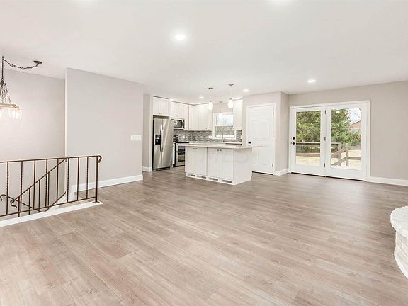 5th image of 2085 Cherokee Dr