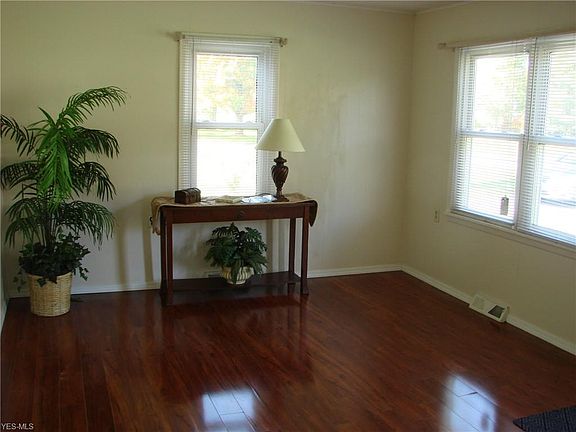 2nd image of 41405 Beechwood Dr