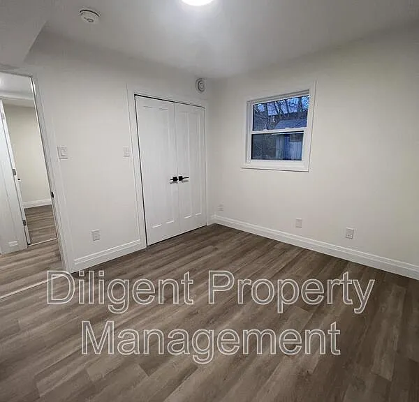 438 Bellevue St #UPPER — Photo 28