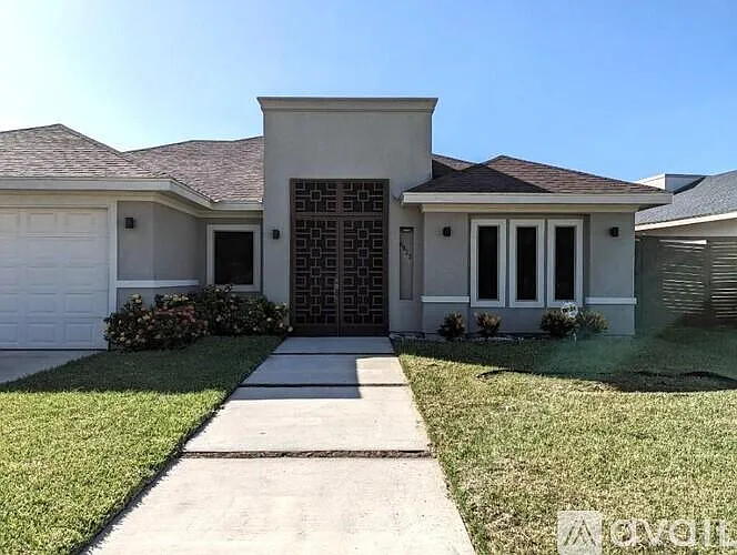 Building Photo - 6821 Stone Oak