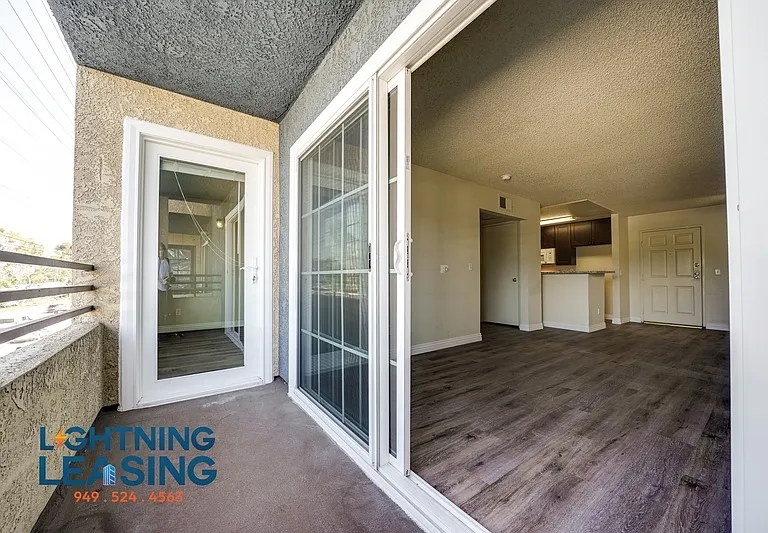 2850 Riverside Dr #2-206 — Photo 3