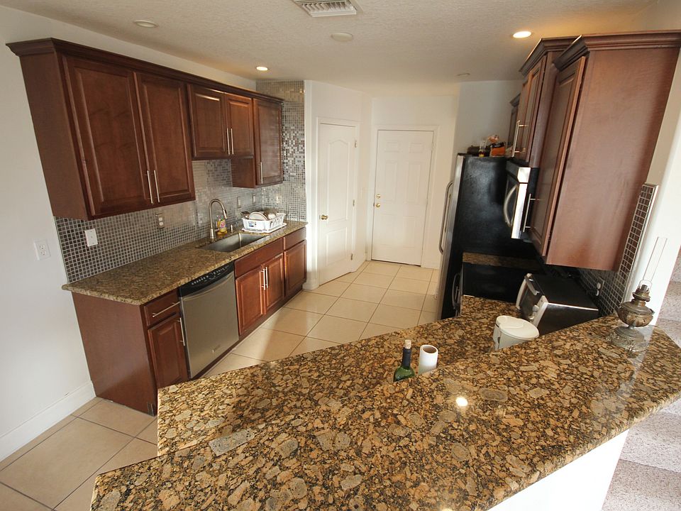 1st image of 2511 Lakeview Dr