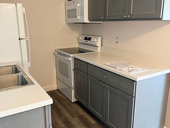 3rd image of 14 W Bluff St #4