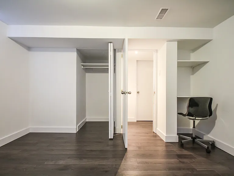1148 Woodroffe Ave #B — Photo 7