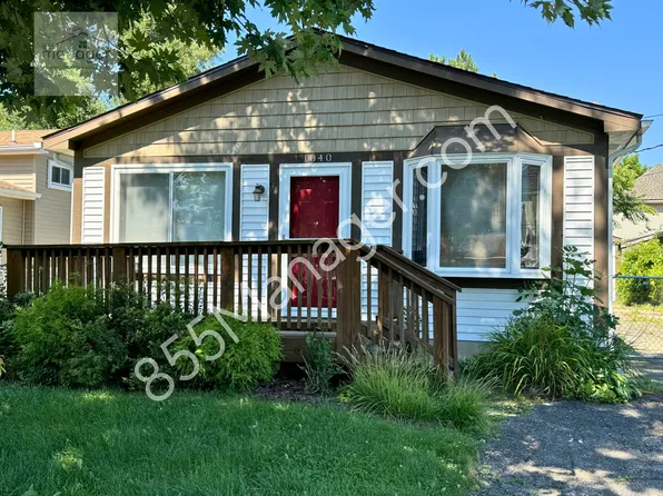 1040 Lalond Ave, Waterford, MI 48327