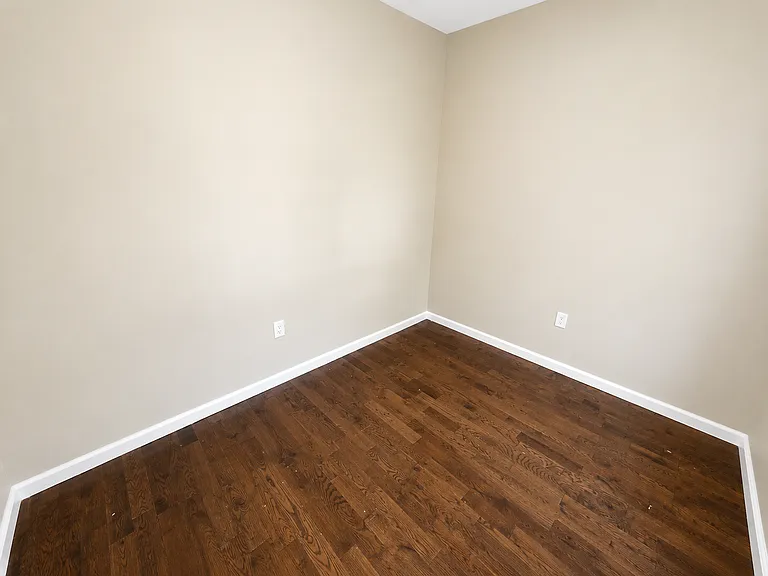 21 Chelsea Ave — Photo 32
