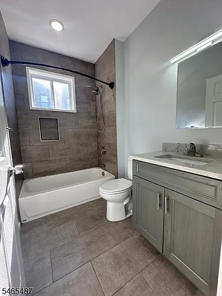 3 bed, 1.0 bath, $2,300 — Photo 2
