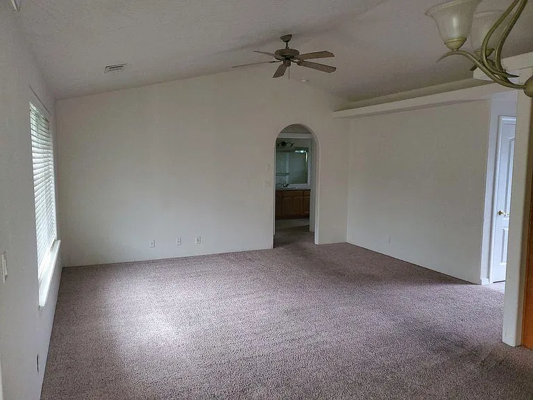 1674 Nunnwood Ln — Photo 2