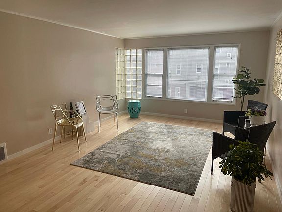 4th image of 2016 Laguna St #2E