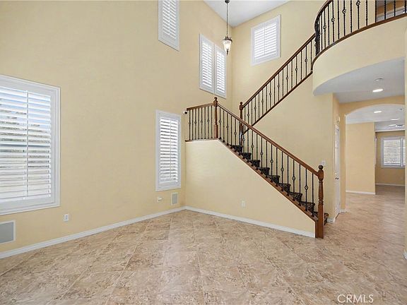 3rd image of 923 Denise Ave
