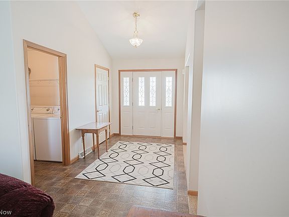 3rd image of 6041 Ridge Run Dr NW