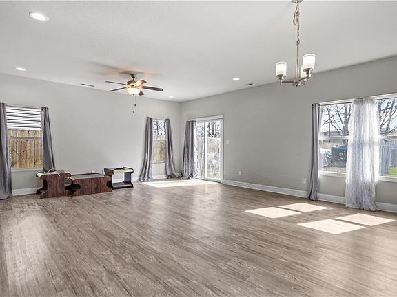 3rd image of 2607 Smithfield Rd