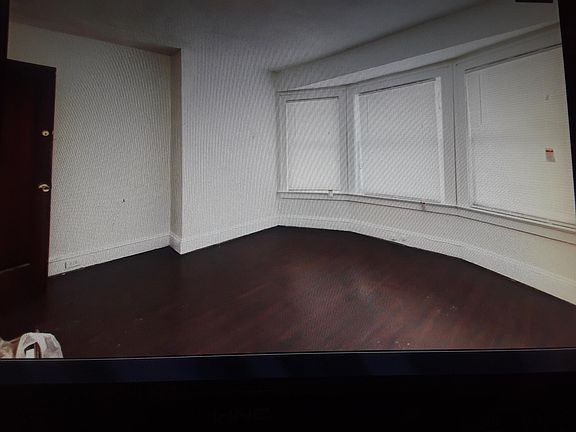 3rd image of 10008 Kempton Ave