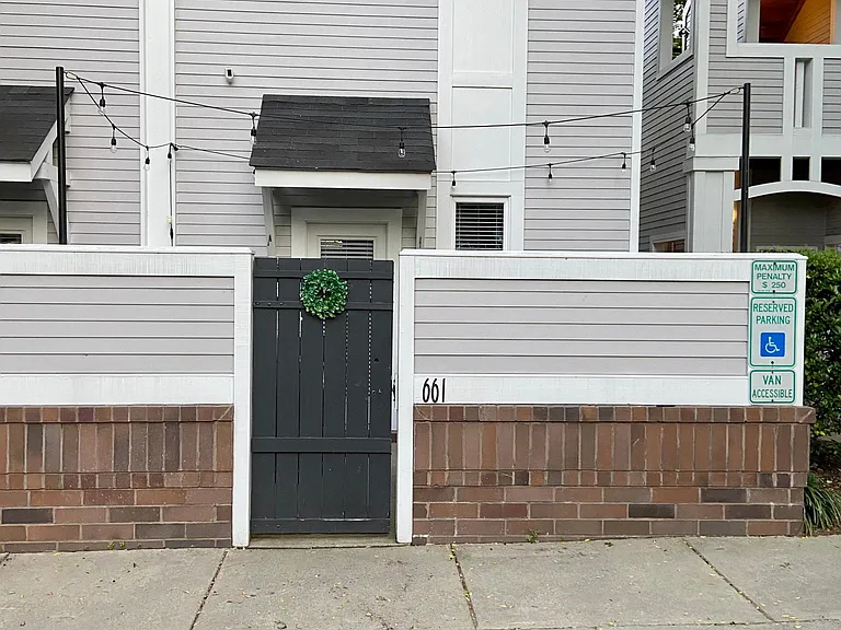 661 N Alexander St — Photo 22