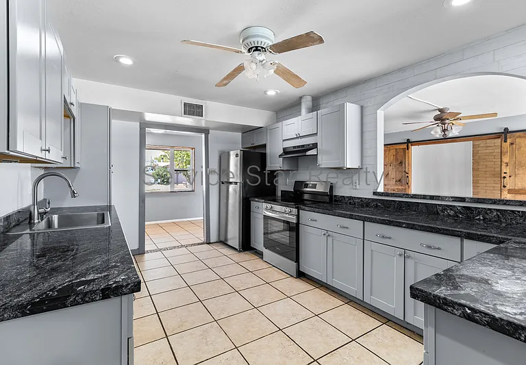 5939 W Orange Dr — Photo 7