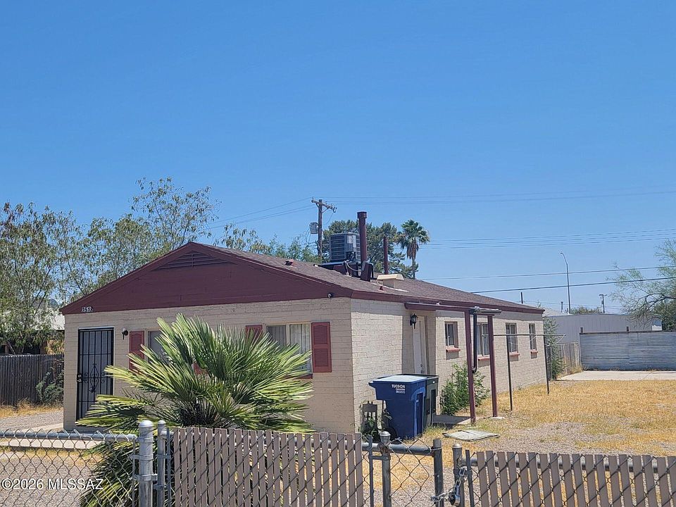 1st image of 2518 2520 E Cameron Vis