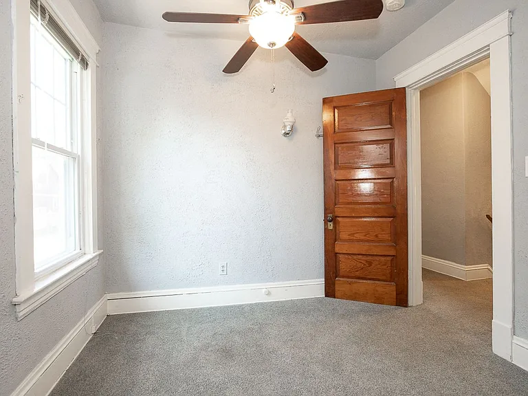 1487 Roycroft Ave — Photo 5