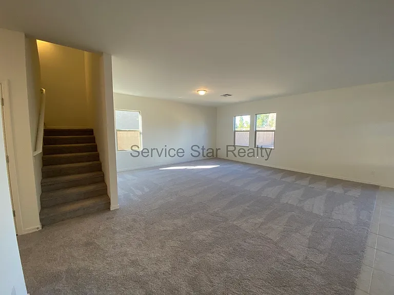 2402 E Alonso Dr — Photo 5