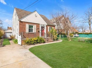 1025 Hillside Blvd, New Hyde Park, NY 11040