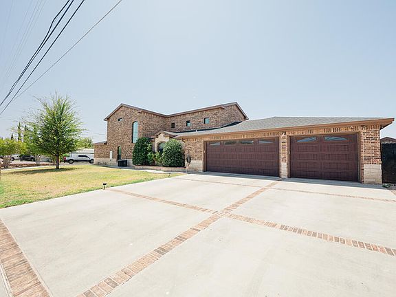 3rd image of 616 S Sam Houston Ave