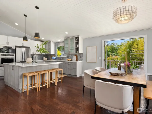 7563 NE Emerald Way, Bainbridge Island, WA 98110
