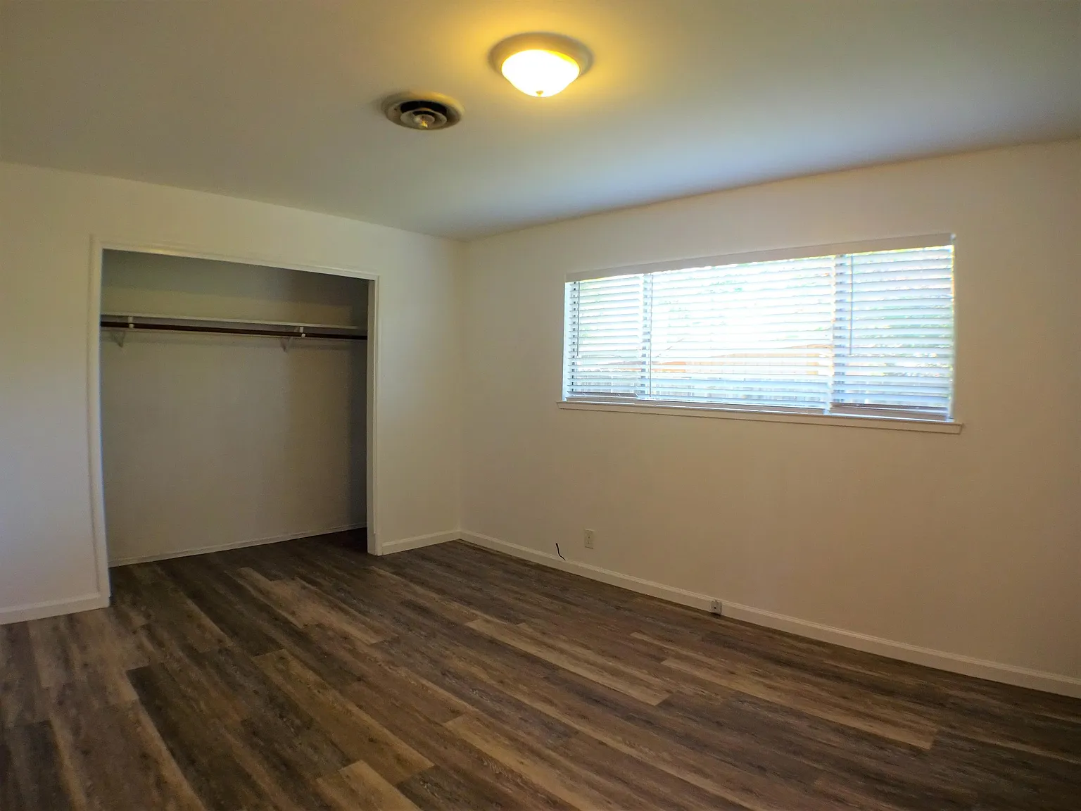708 Douglas Lane (G) - 1 — Photo 2