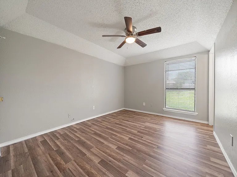 3826 Jewel St — Photo 9