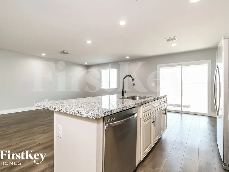 3858 W Tamarisk Ave — Photo 7