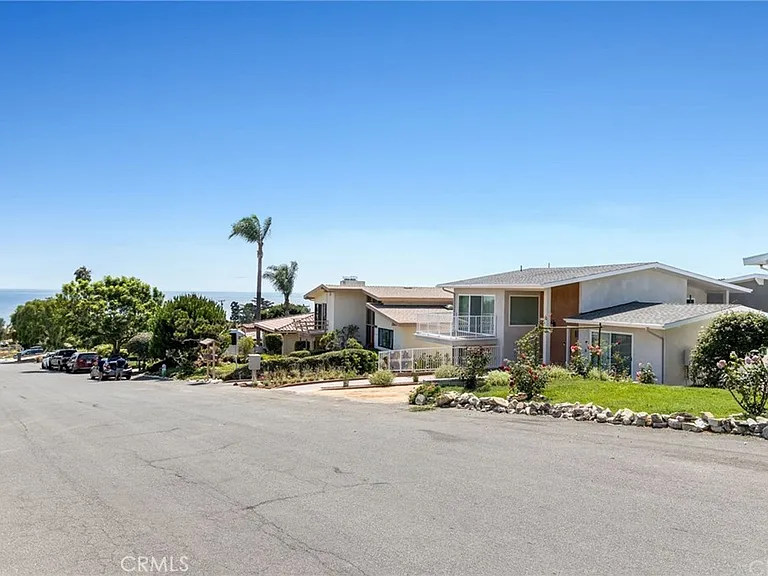 5 Clipper Rd #A — Photo 16