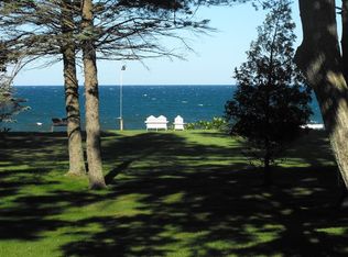 5525 S Lakeshore Dr, Ludington, MI 49431