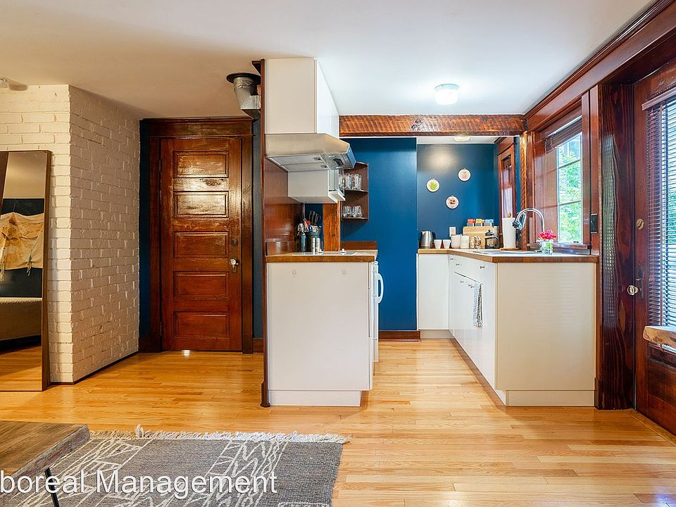 1st image of 121 11th Ave E #10